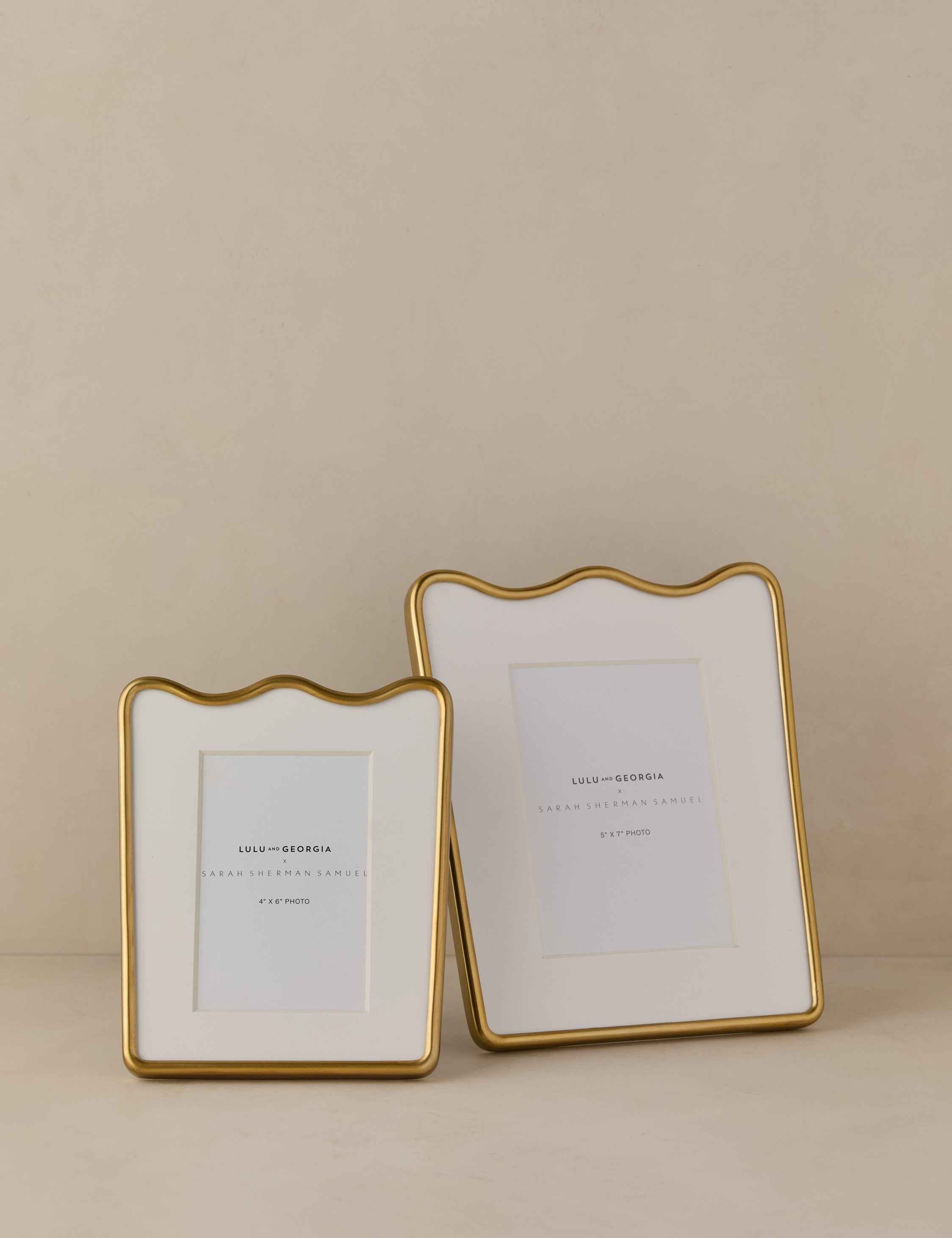 Rook Picture Frame | Chic Wavy Silhouette, Exclusive Design
