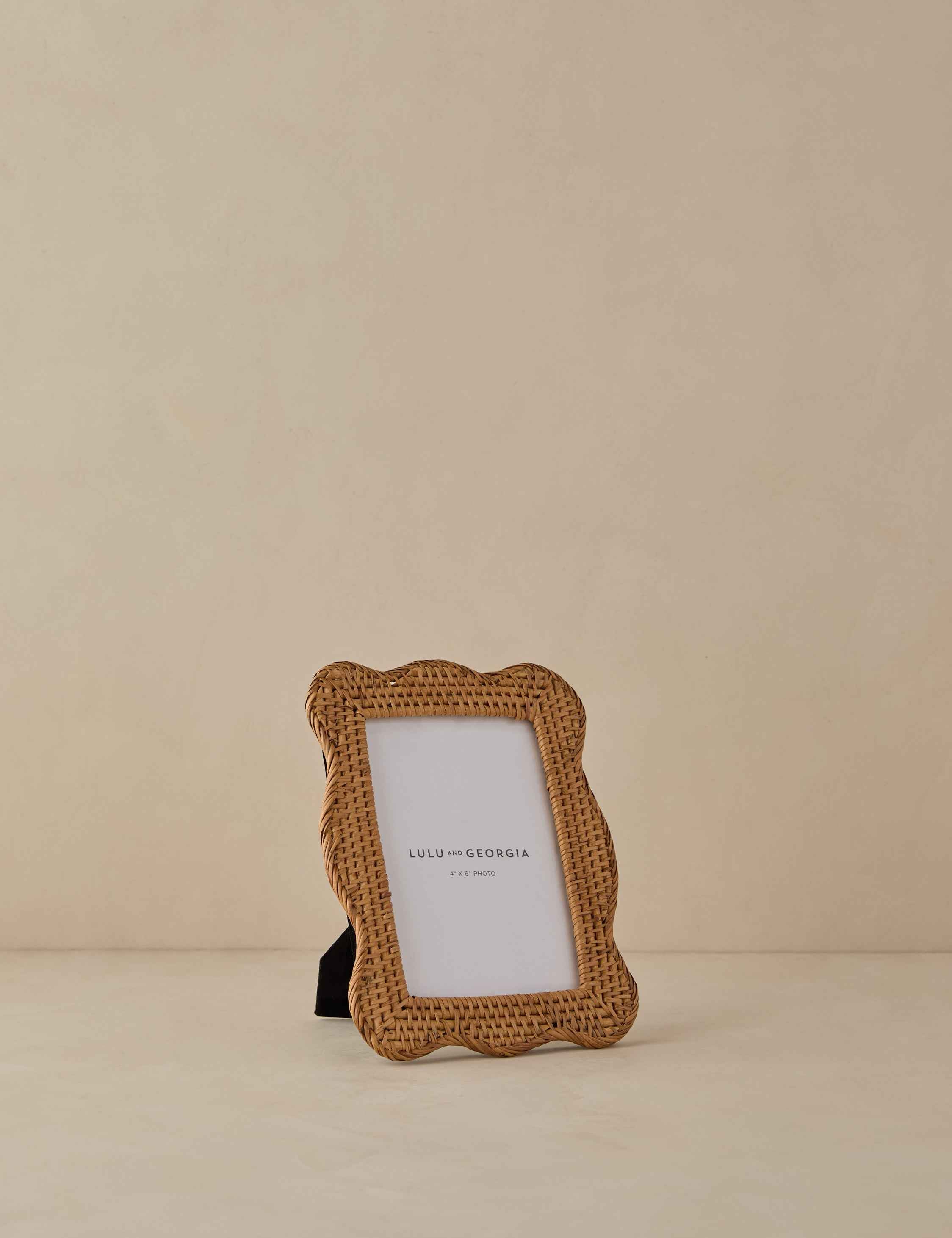 Bela Rattan Picture Frame | Artisanal Finish, Scalloped Design