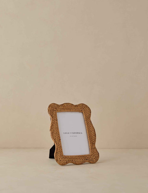 Bela Rattan Picture Frame | Artisanal Finish, Scalloped Design