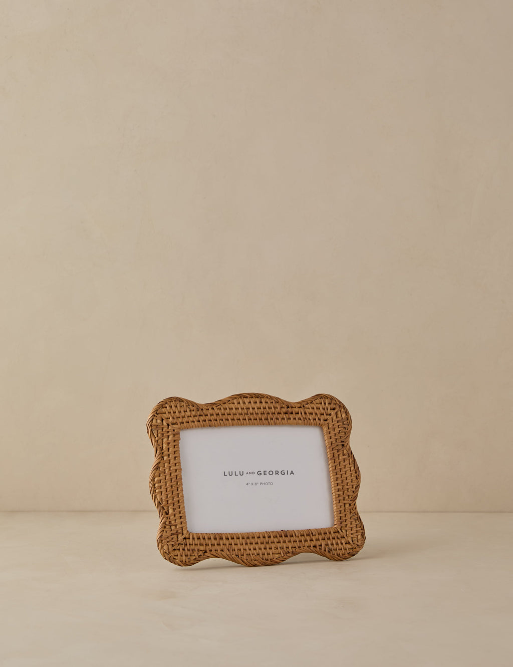Bela Rattan Picture Frame | Artisanal Finish, Scalloped Design