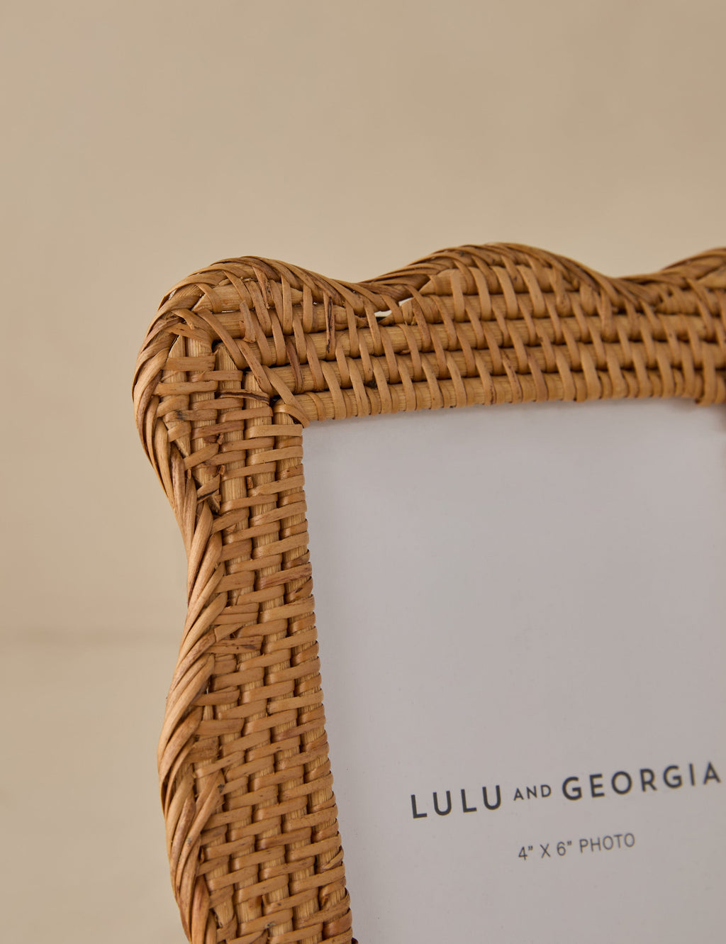 Bela Rattan Picture Frame | Artisanal Finish, Scalloped Design