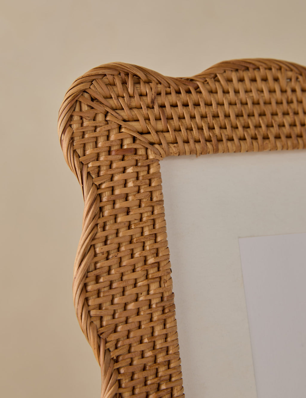 Bela Rattan Picture Frame | Artisanal Finish, Scalloped Design