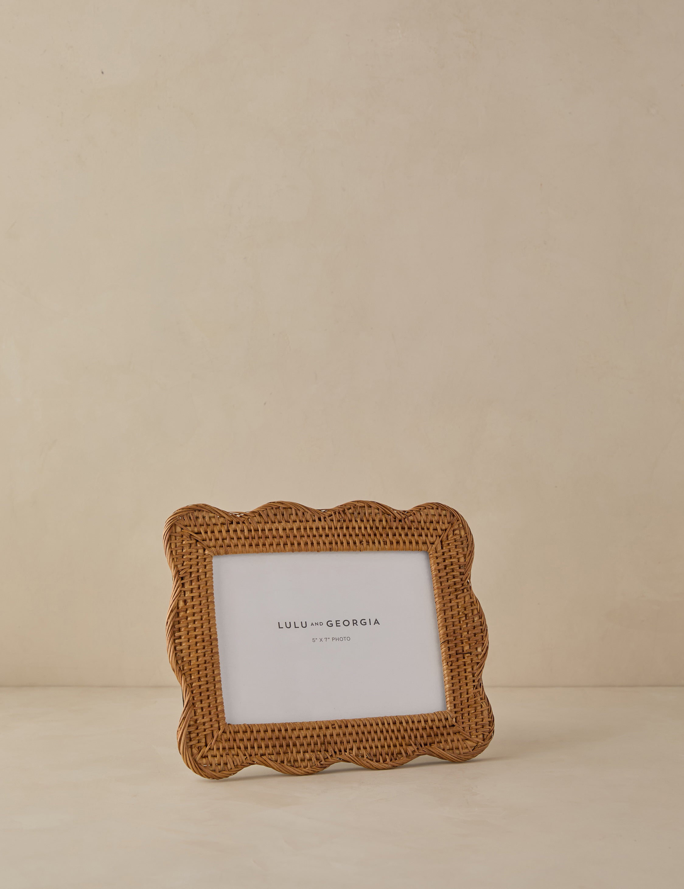 Bela Rattan Picture Frame | Artisanal Finish, Scalloped Design