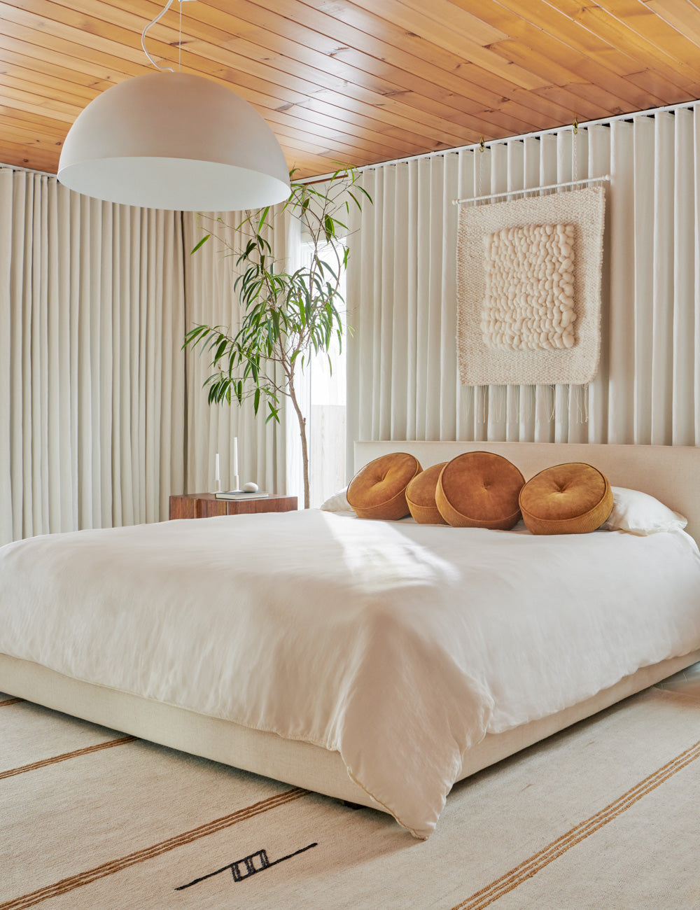 Bela Velvet Disc Pillow | Piped Edges, Ribbed Siding