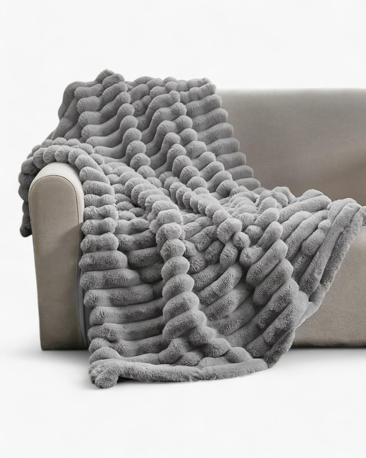 LumaFlaire: Warm Blanket in Elegant Striped Look with Soft Plush Comfort – for Couch & Bedroom