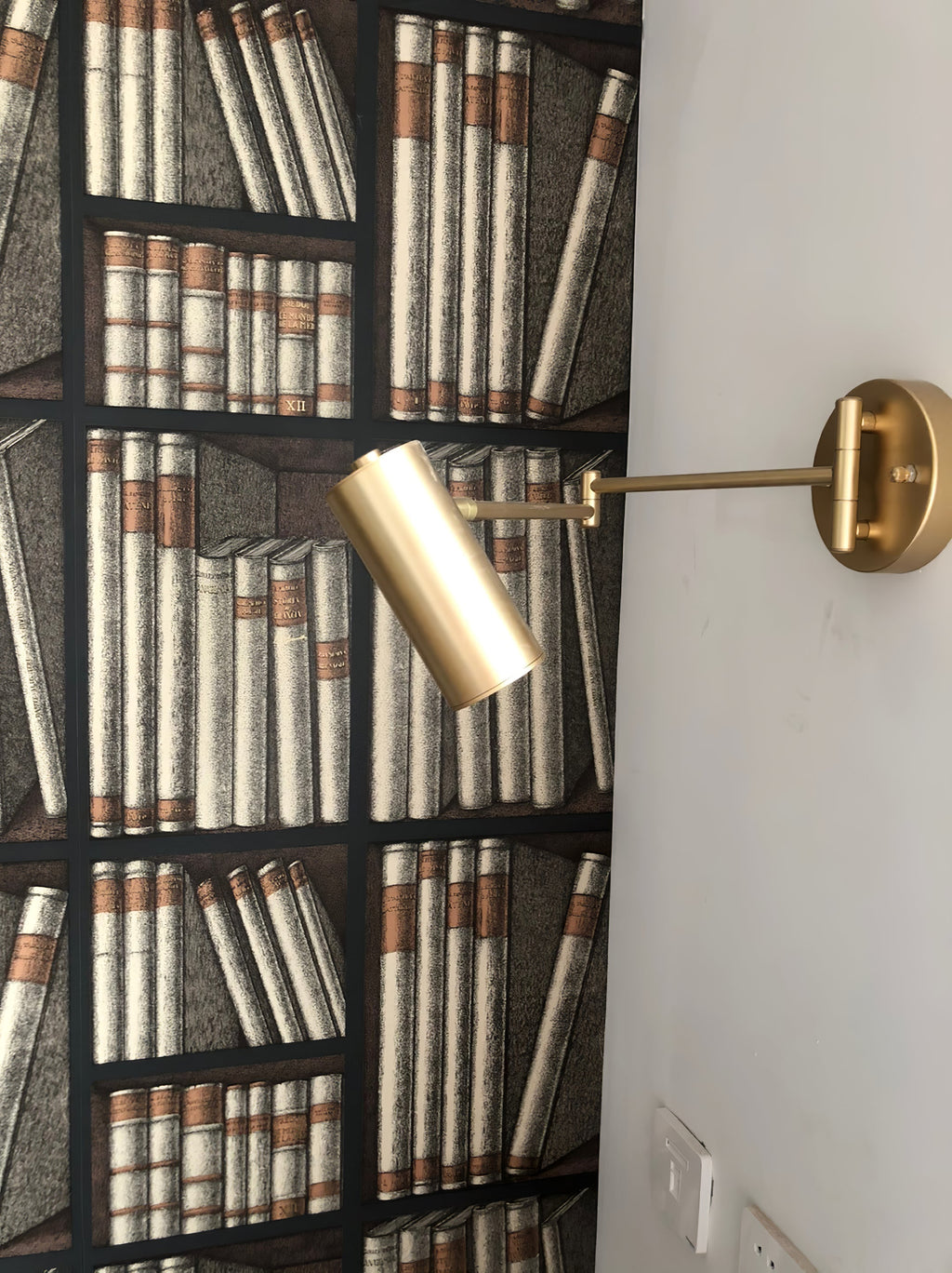 LumiArm: Swiveling LED Wall Lamp – Modern Reading Lamp in Minimalist Design