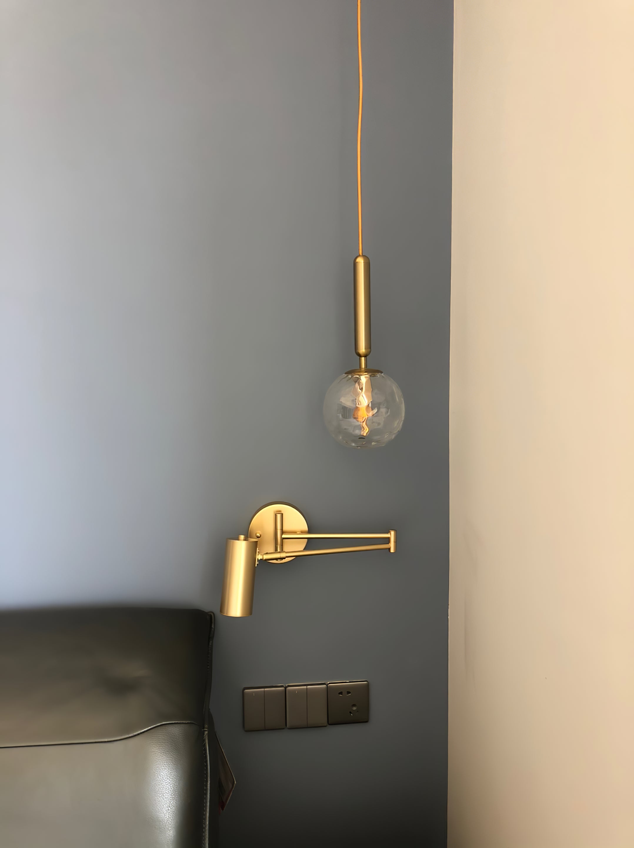 LumiArm: Swiveling LED Wall Lamp – Modern Reading Lamp in Minimalist Design