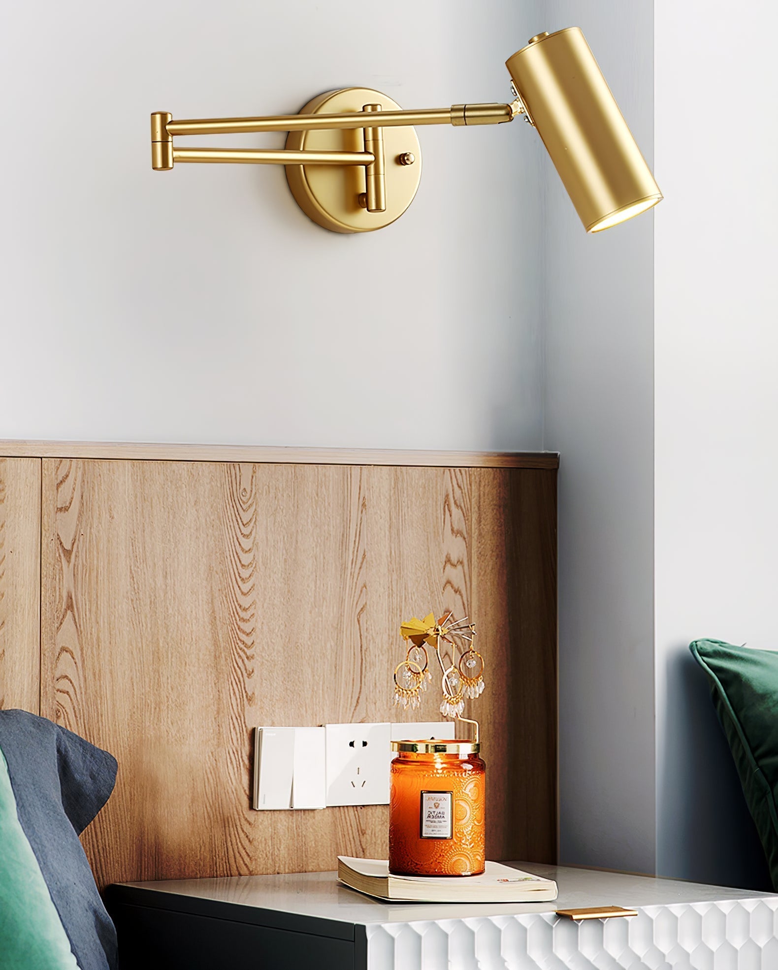 LumiArm: Swiveling LED Wall Lamp – Modern Reading Lamp in Minimalist Design