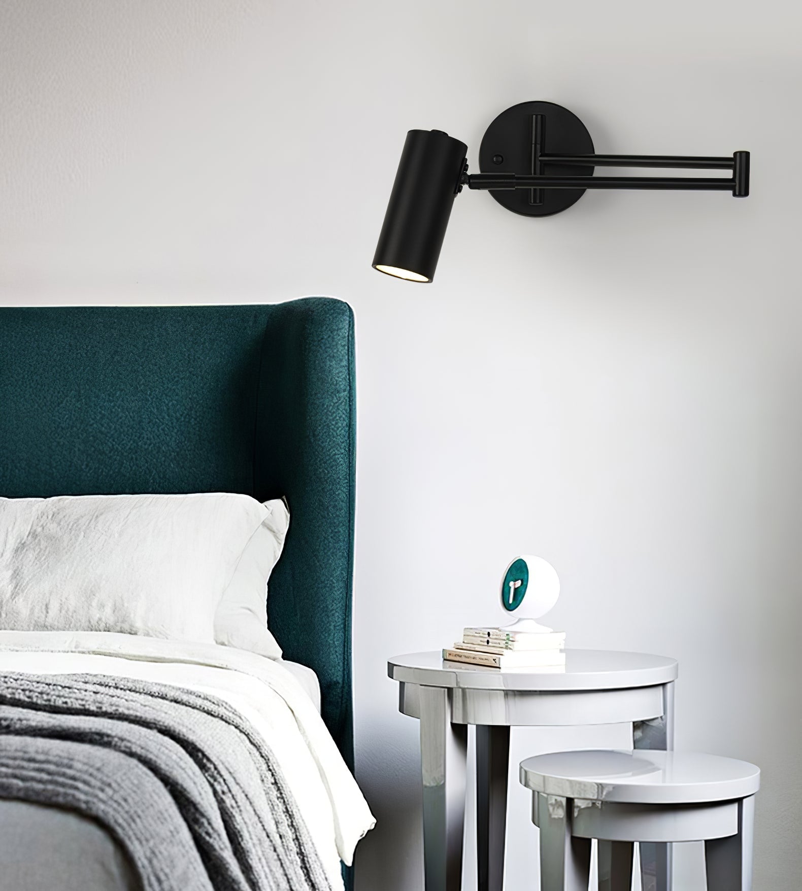 LumiArm: Swiveling LED Wall Lamp – Modern Reading Lamp in Minimalist Design