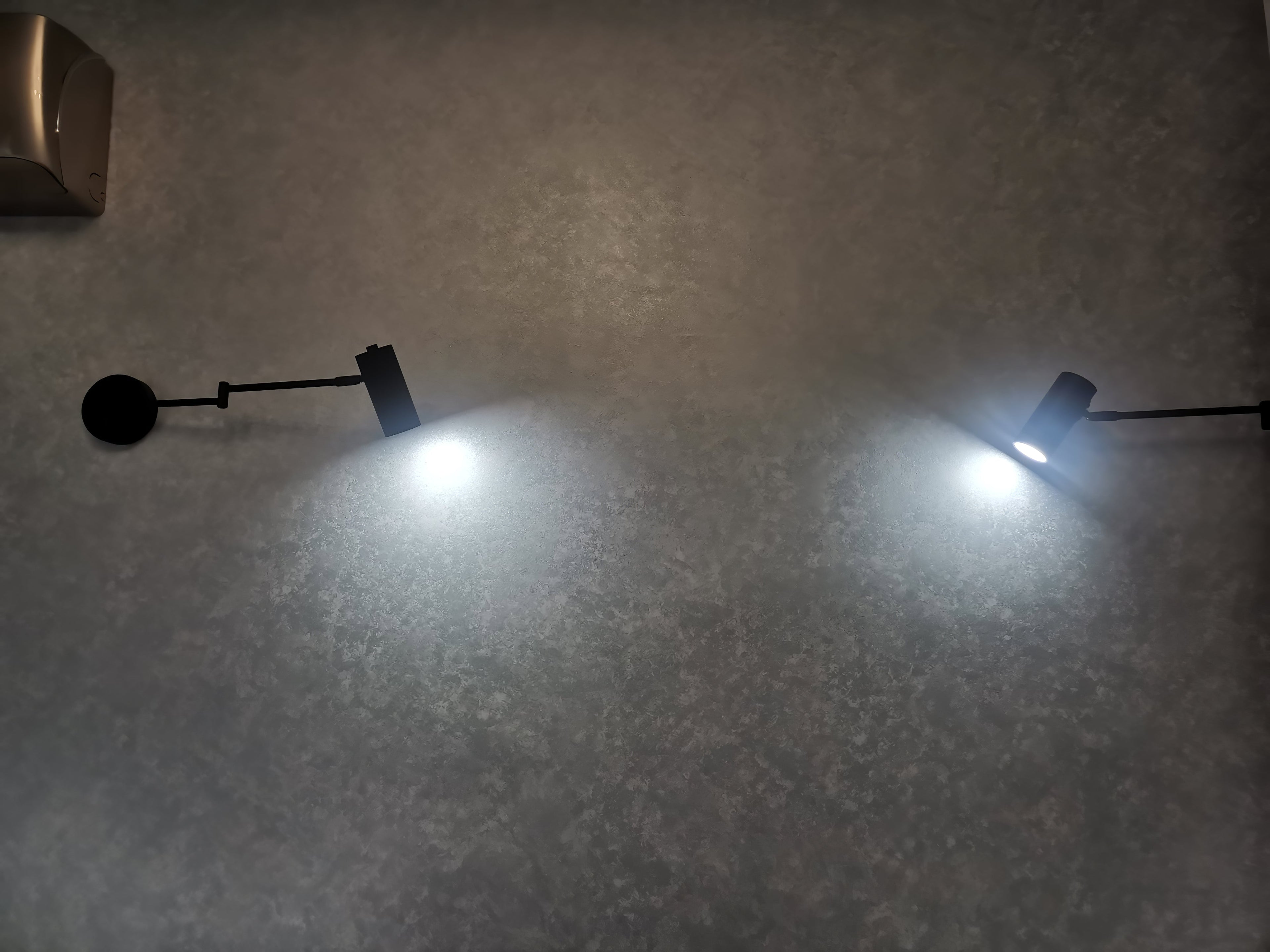 LumiArm: Swiveling LED Wall Lamp – Modern Reading Lamp in Minimalist Design