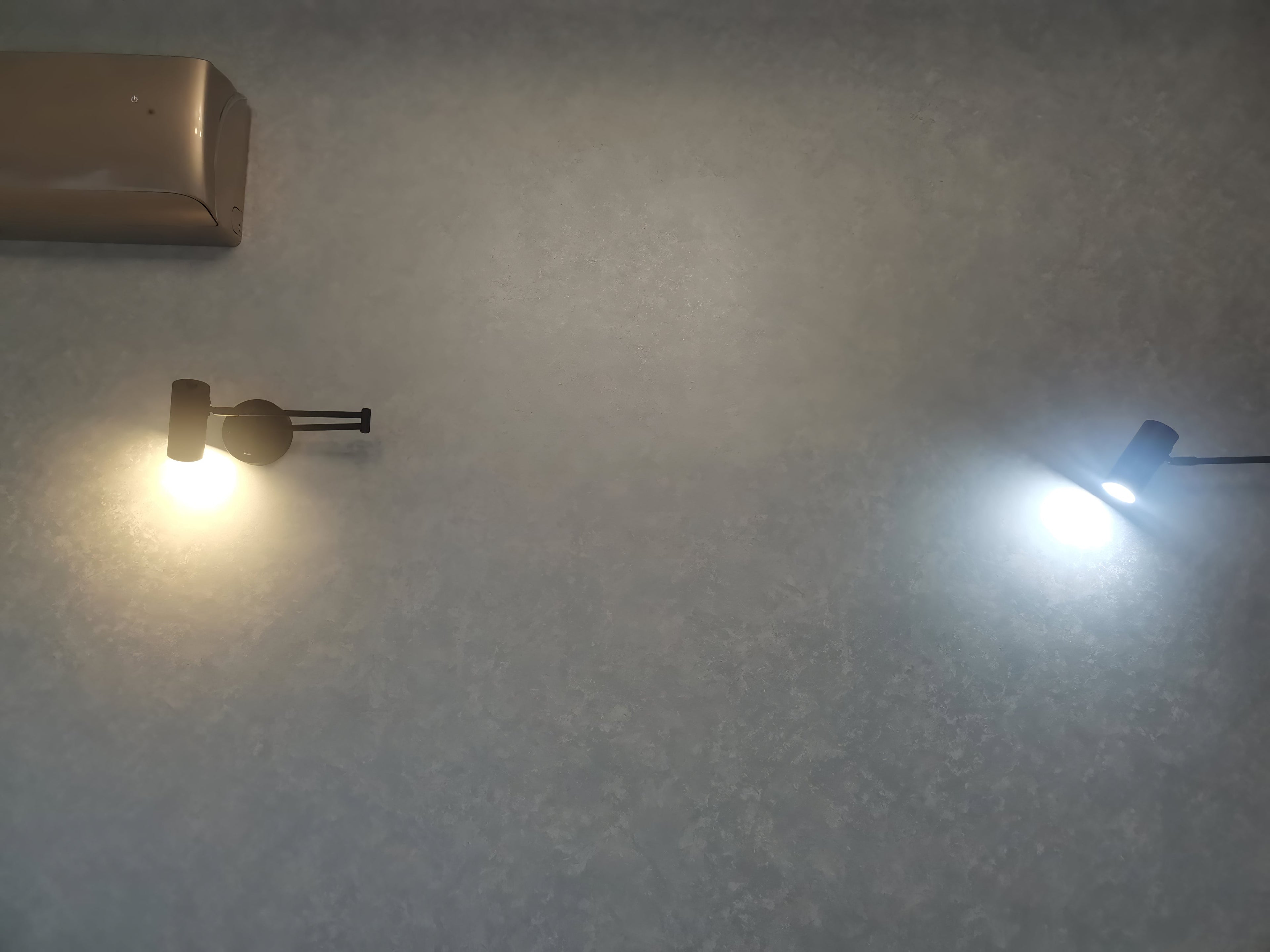LumiArm: Swiveling LED Wall Lamp – Modern Reading Lamp in Minimalist Design