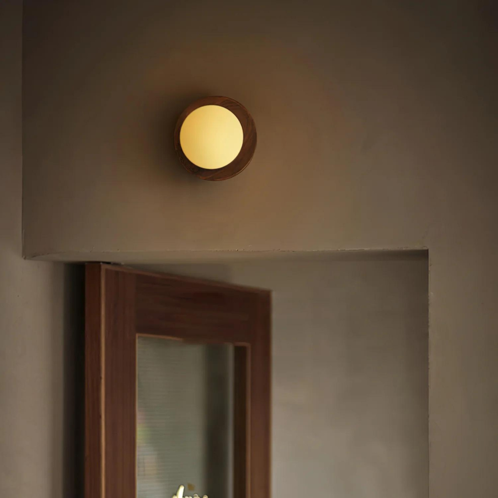 LumoNordic: Elegant LED Wall Light 1-Bulb with Wooden Base & Glass Sphere – Ideal for Living Room & Entrance Area