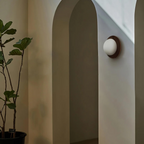 LumoNordic: Elegant LED Wall Light 1-Bulb with Wooden Base & Glass Sphere – Ideal for Living Room & Entrance Area