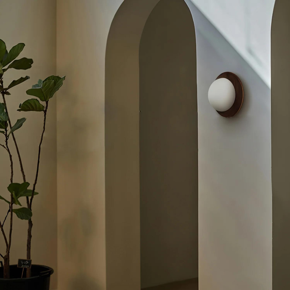 LumoNordic: Elegant LED Wall Light 1-Bulb with Wooden Base & Glass Sphere – Ideal for Living Room & Entrance Area