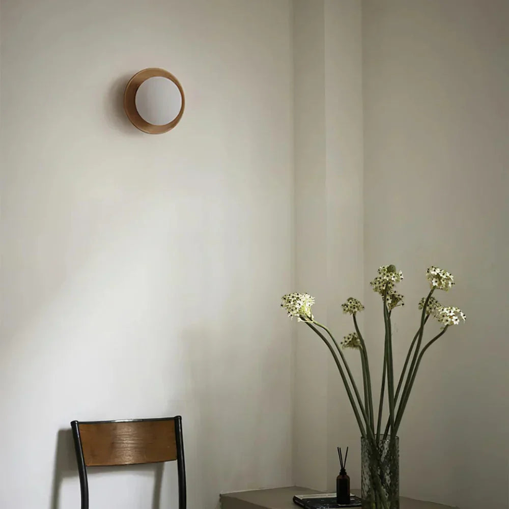 LumoNordic: Elegant LED Wall Light 1-Bulb with Wooden Base & Glass Sphere – Ideal for Living Room & Entrance Area