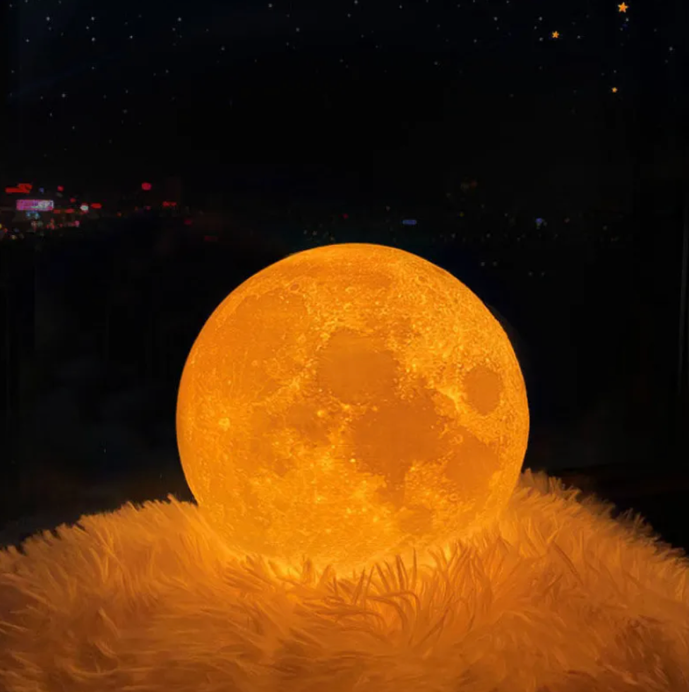 LunaGlanz: LED Moon Lamp – Wireless, Dimmable & Rechargeable with Remote Control & Wooden Stand