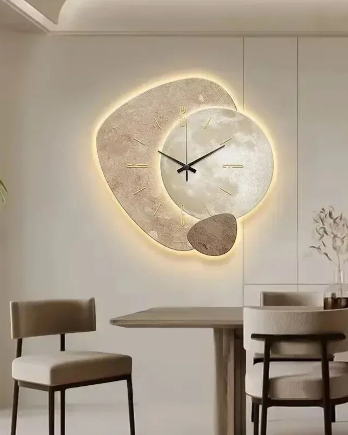 LunaVetro: Modern Design Wall Clock in Crystal Look with LED Lighting – for Living Room & Office