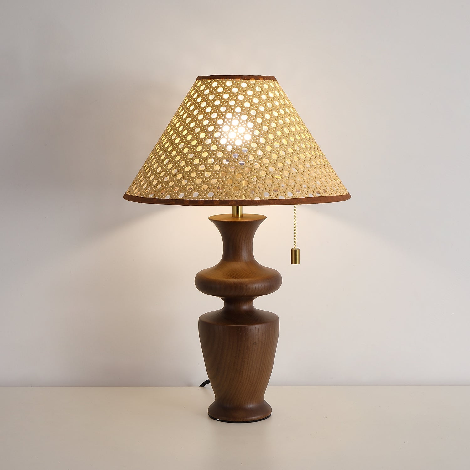 Luvetta - Modern Table Lamp