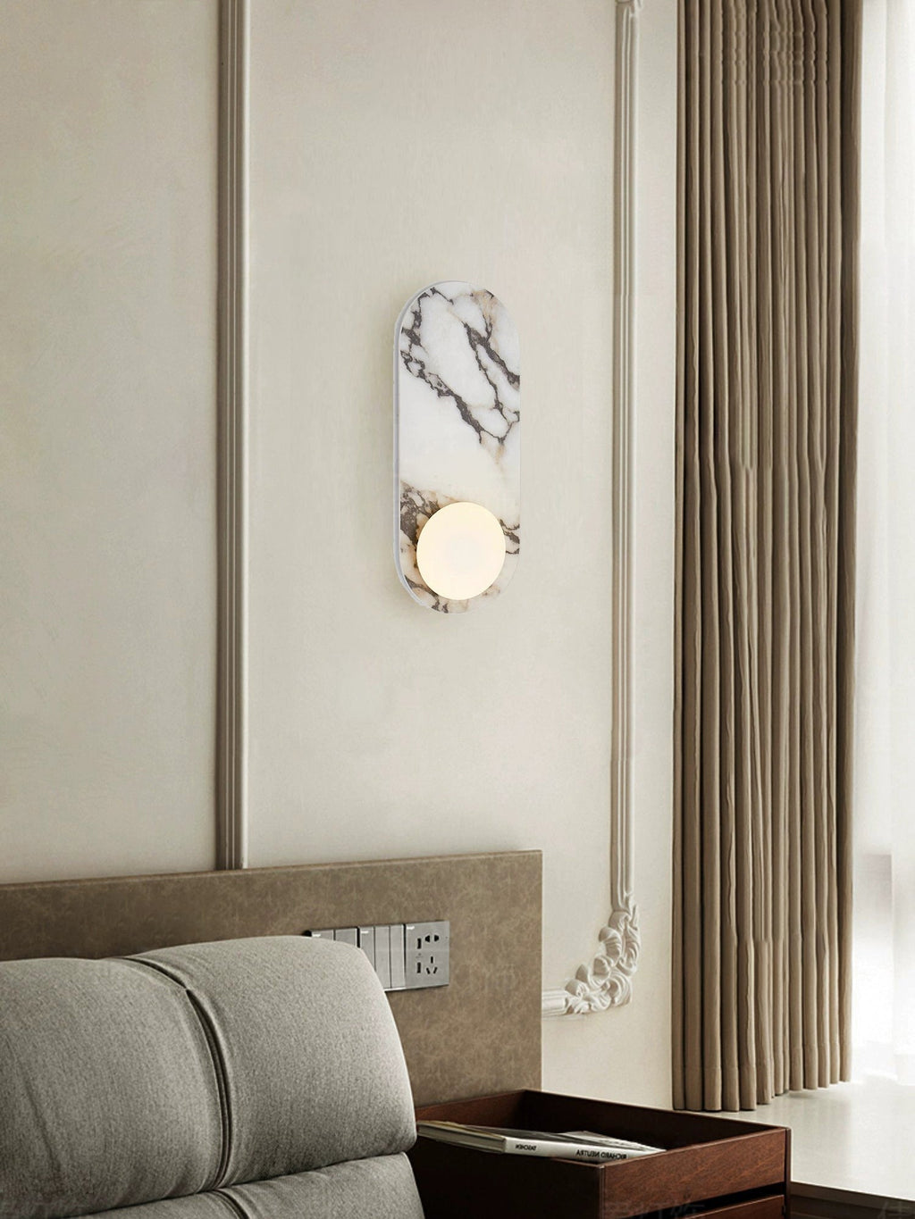 Marbellea: Marble Wall Light with Glass Balls – Modern Design Wall Lamp for Living Room & Hallway