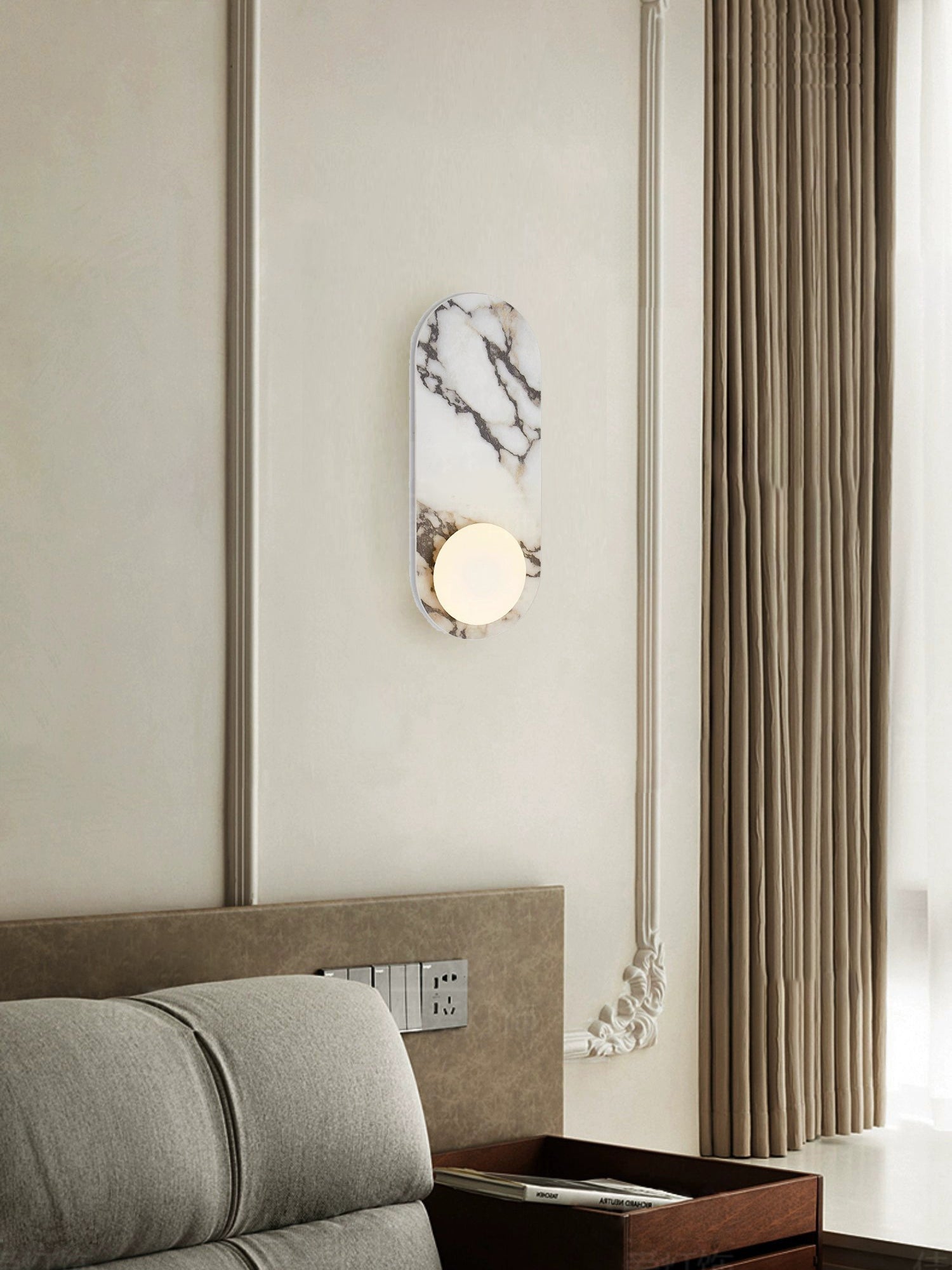 Marbellea: Marble Wall Light with Glass Balls – Modern Design Wall Lamp for Living Room & Hallway