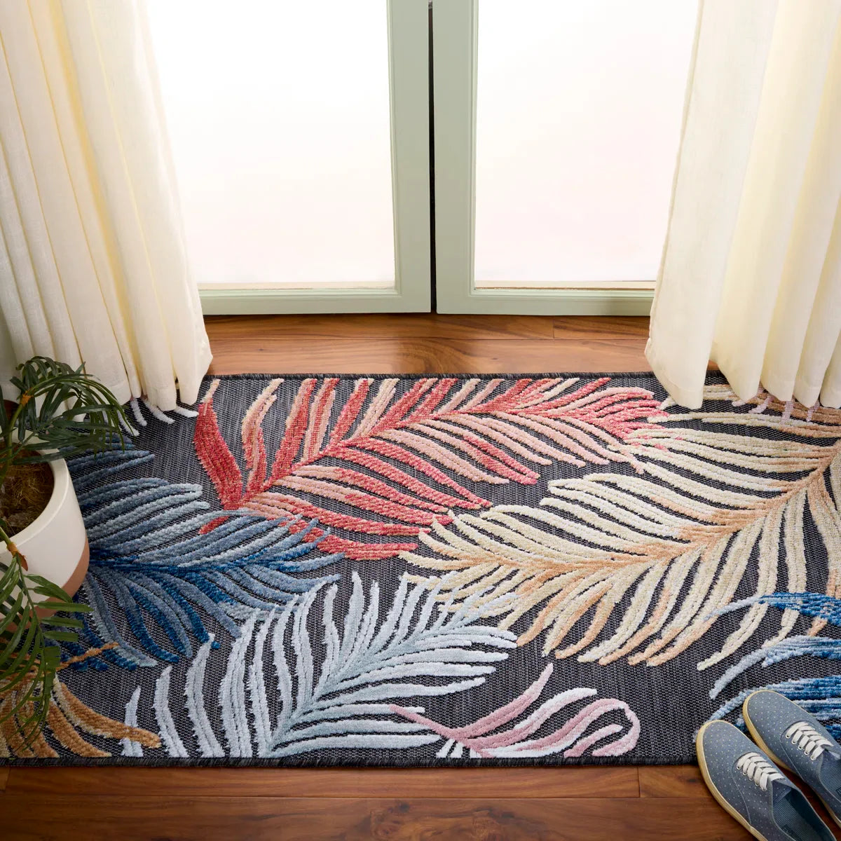 Marisol floral pattern rug for indoor and outdoor use