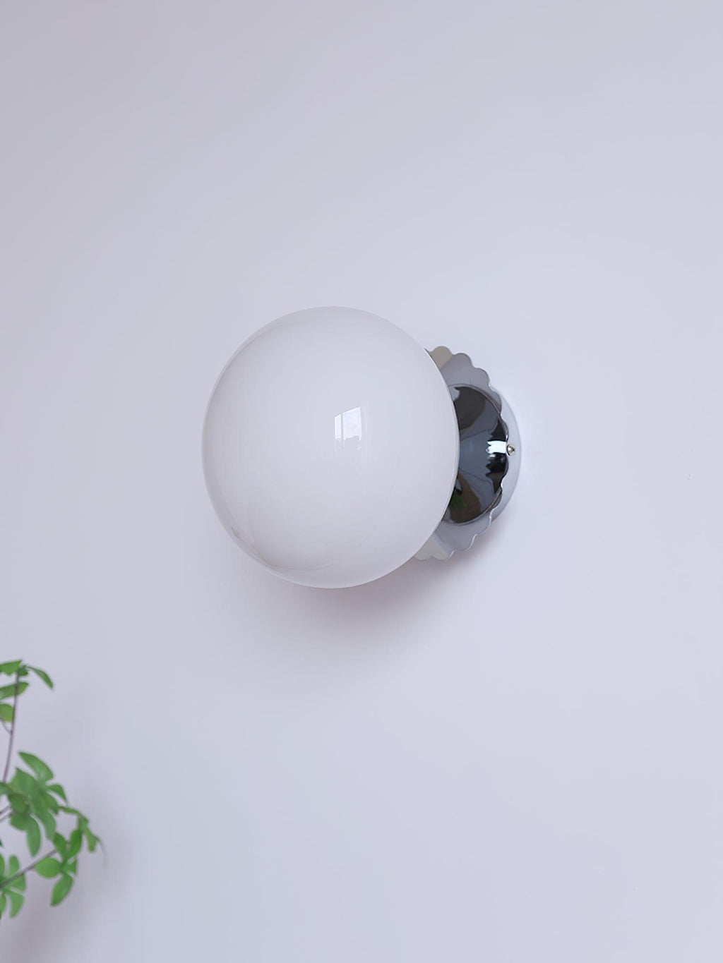 Vintage Brass Globe Glass Wall Sconce 1-Light