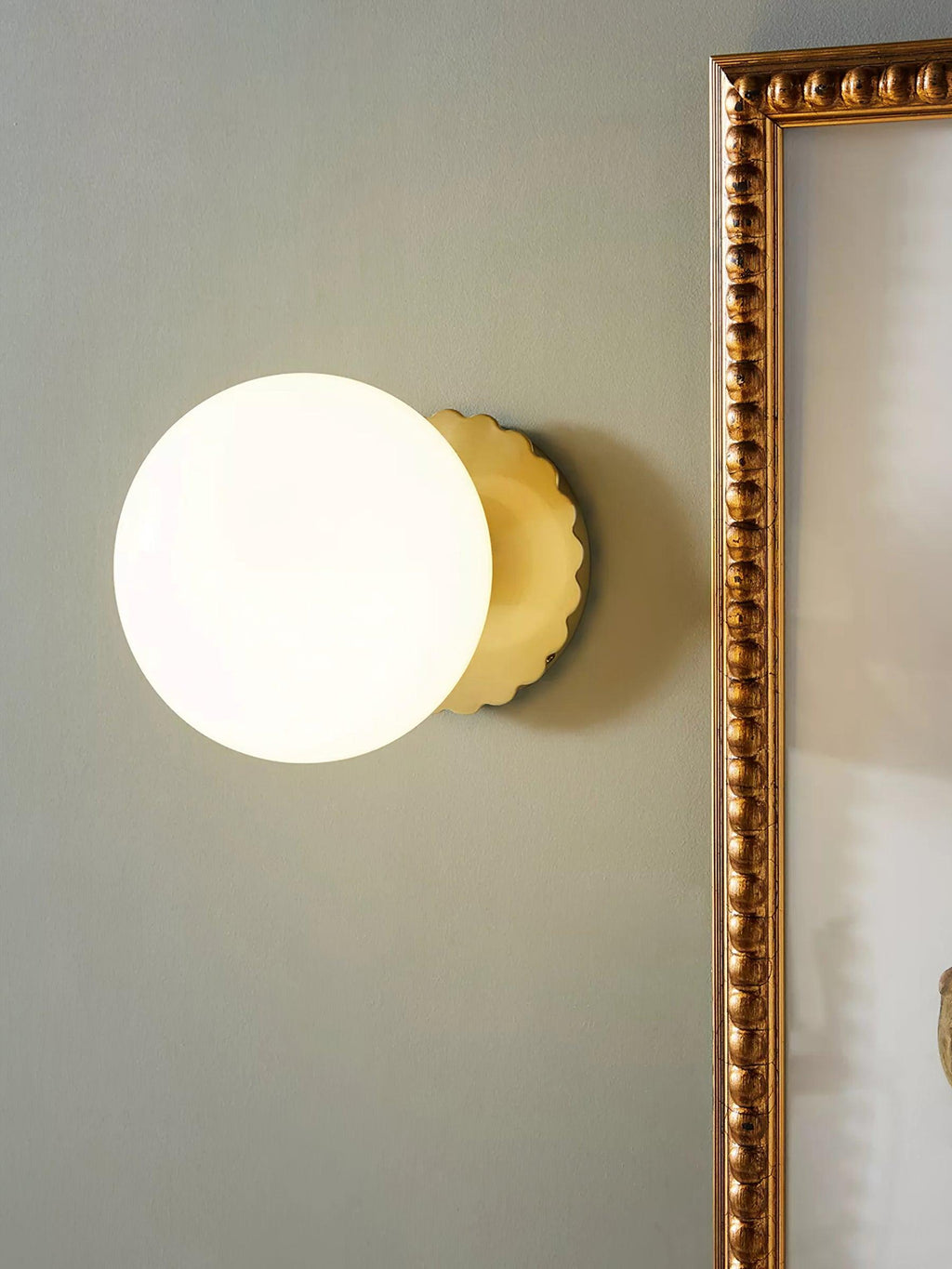 Vintage Brass Globe Glass Wall Sconce 1-Light