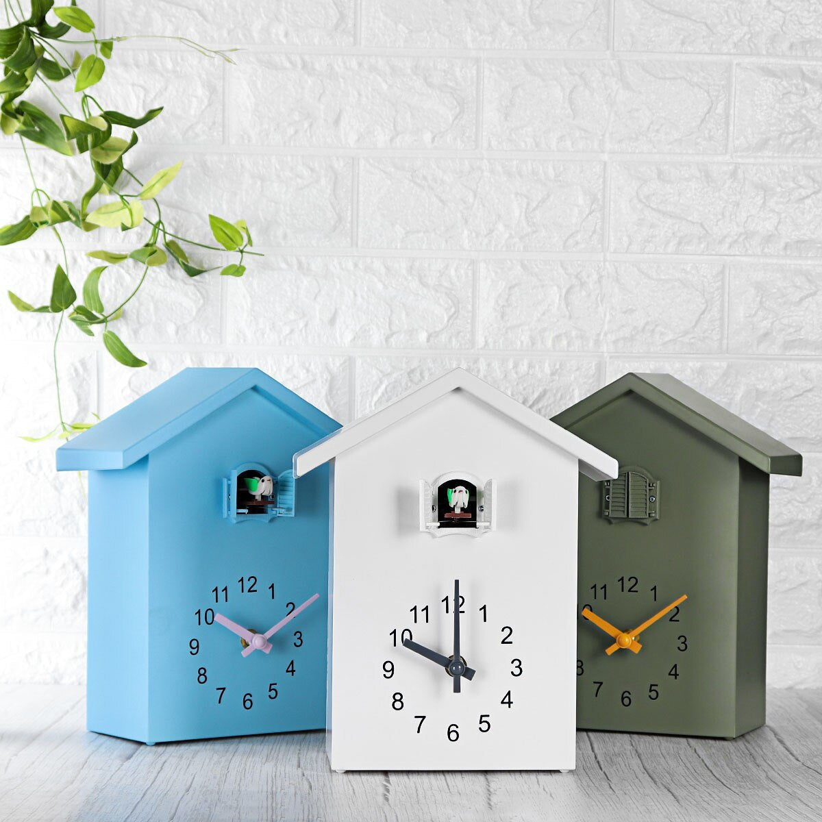 Cuckoo Clock Modern Style Quartz Movement Wood Plastic Wall Mounted