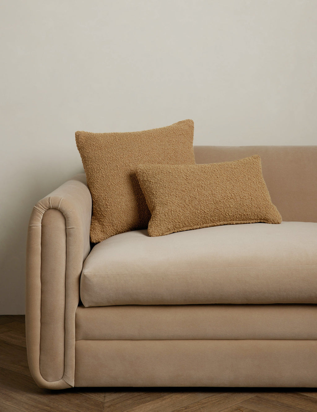 Bela Boucle Pillow | Ultrasoft Woolen Fibers, Solid Design