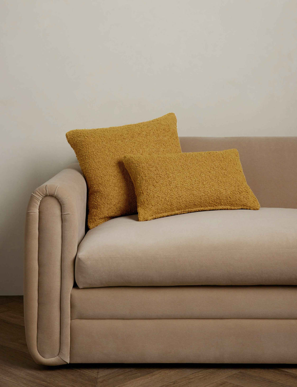 Bela Boucle Pillow | Ultrasoft Woolen Fibers, Solid Design