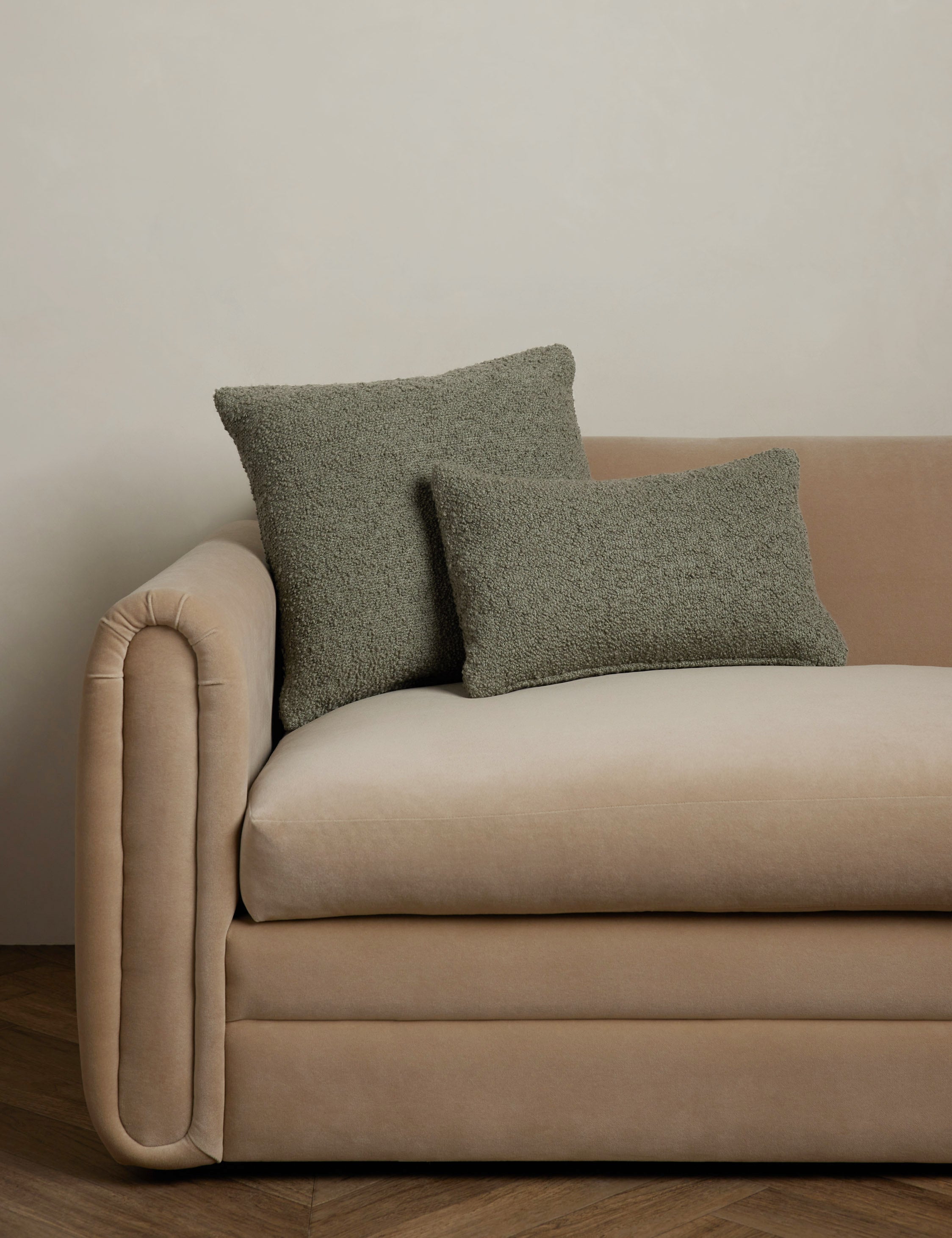 Bela Boucle Pillow | Ultrasoft Woolen Fibers, Solid Design
