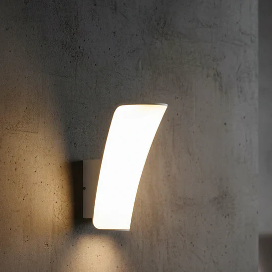Celara – External Wall Lamp for Outdoor Use