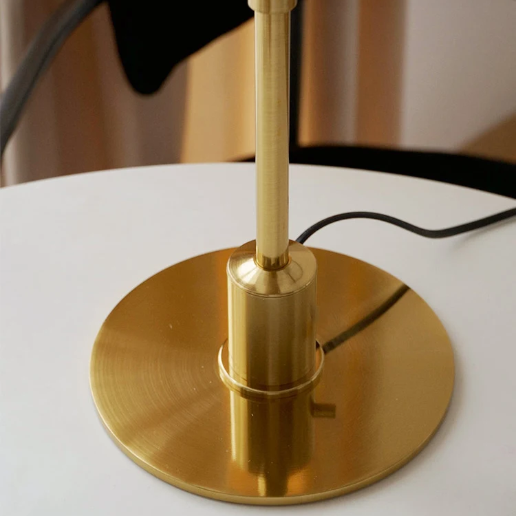 NordLicht: Scandinavian Designer Table Lamp – Modern LED Lamp for Living Room & Office