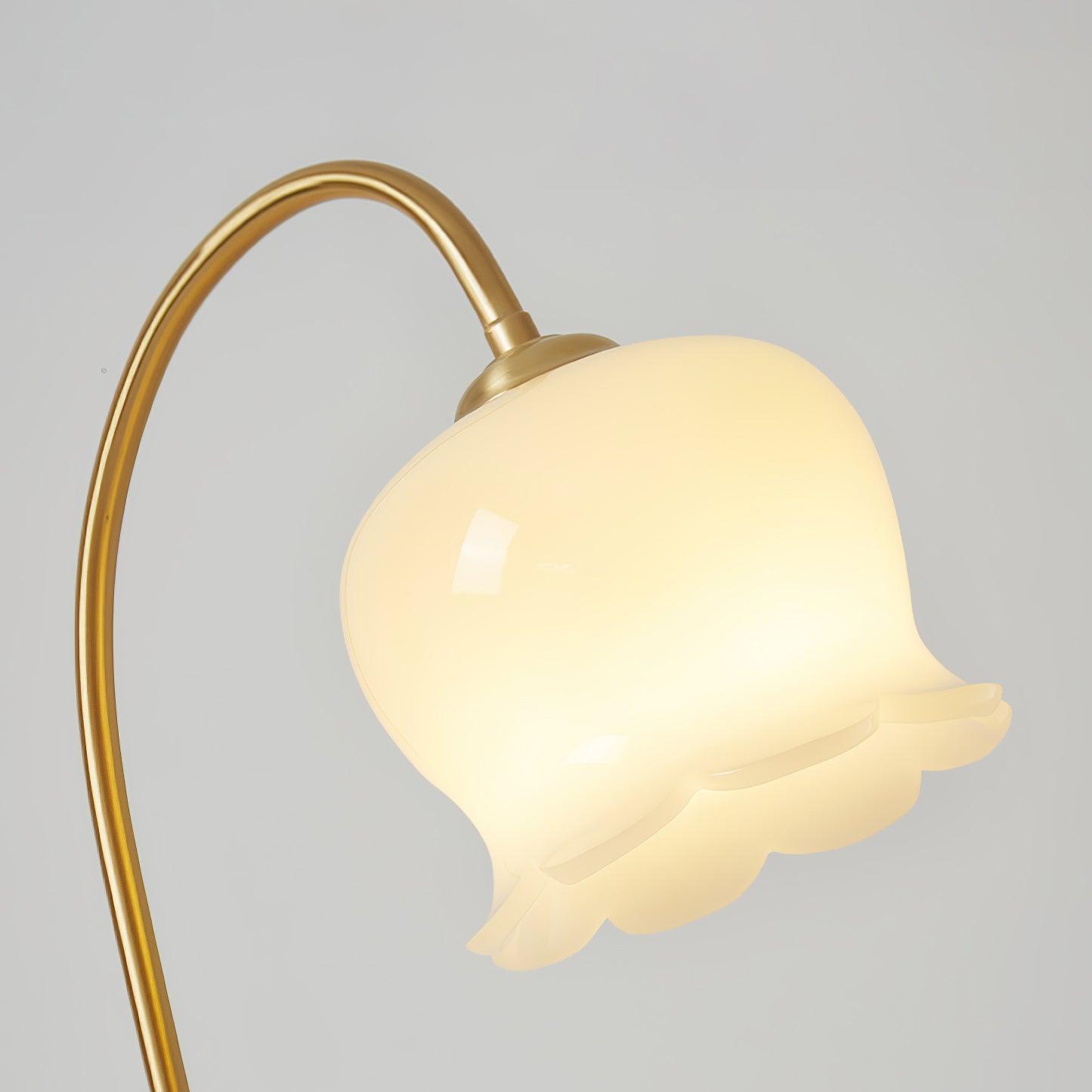 Floravyn – Flower-shaped Table Lamp with Natural Design