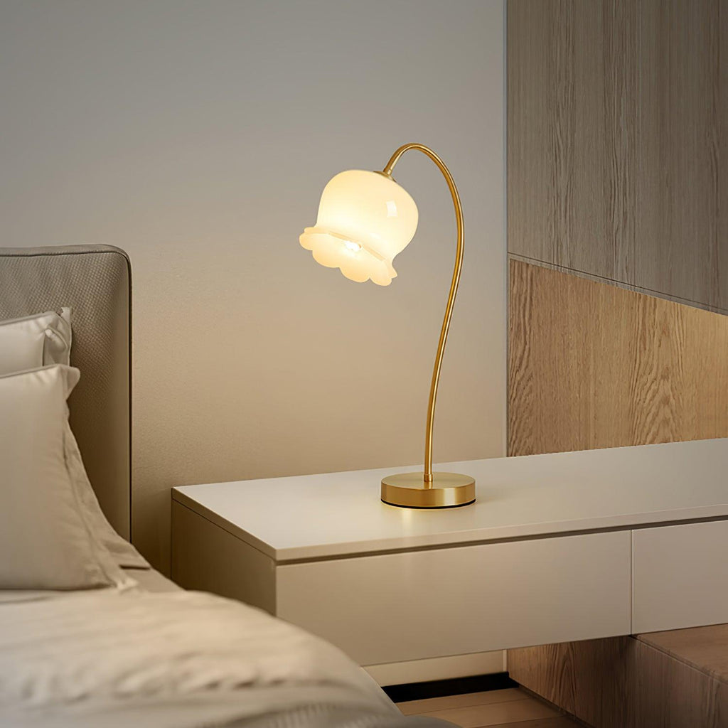 Floravyn – Flower-shaped Table Lamp with Natural Design