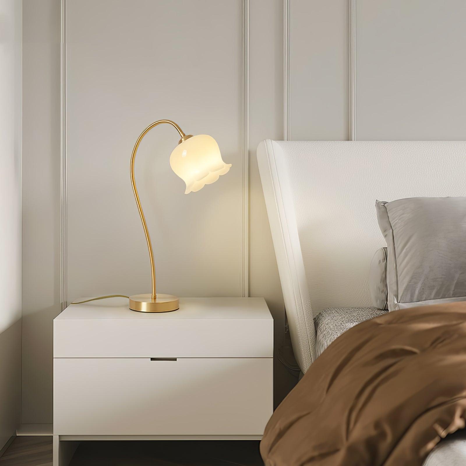 Floravyn – Flower-shaped Table Lamp with Natural Design