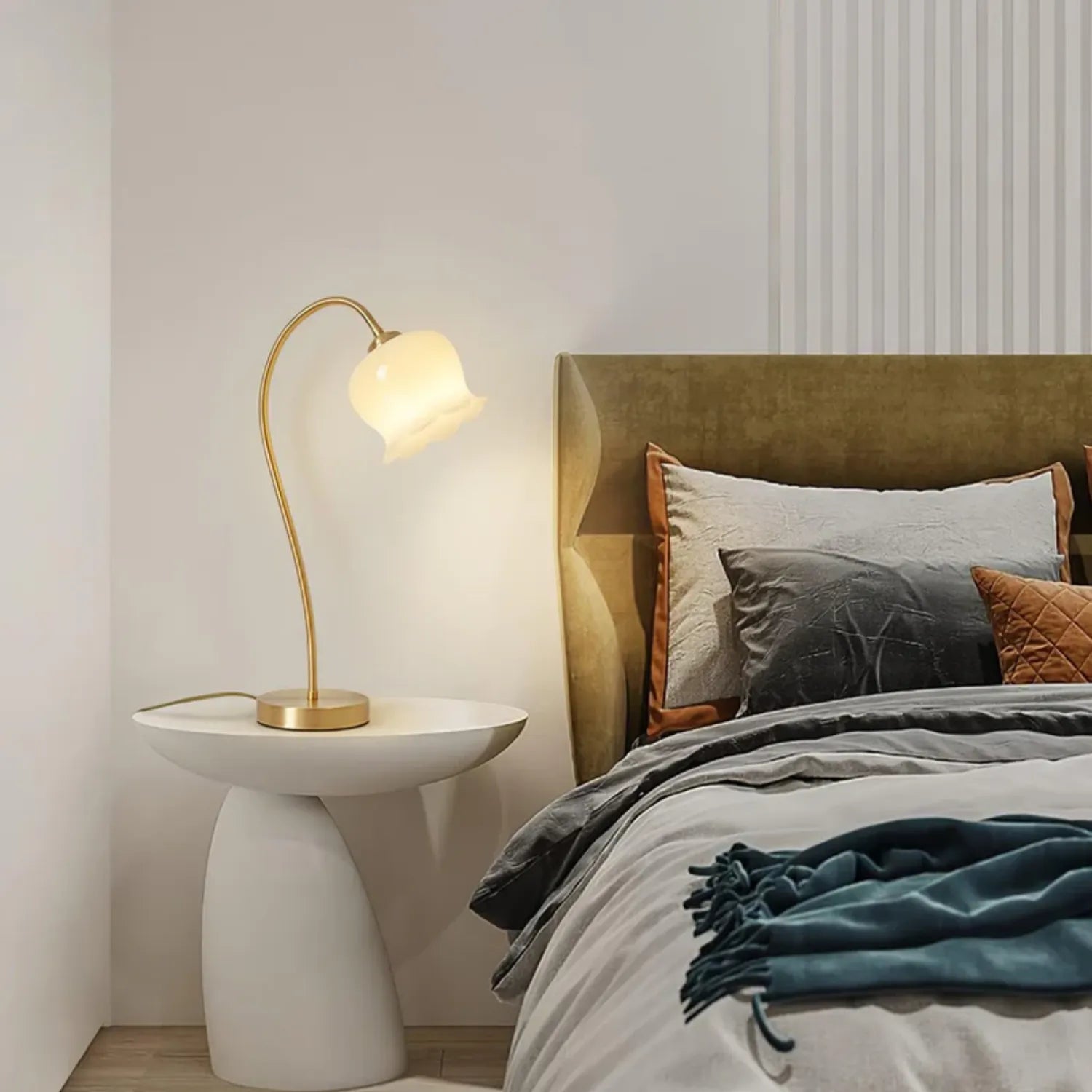 Floravyn – Flower-shaped Table Lamp with Natural Design