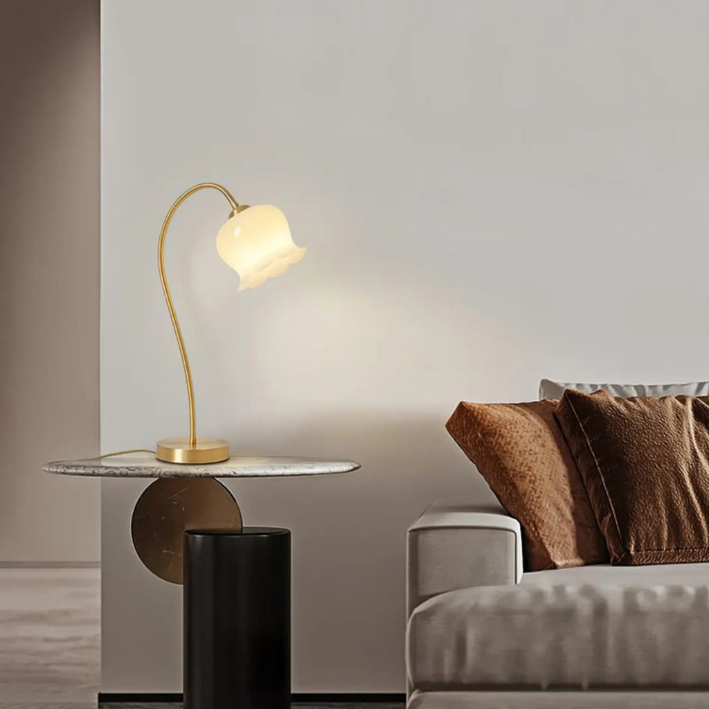 Floravyn – Flower-shaped Table Lamp with Natural Design