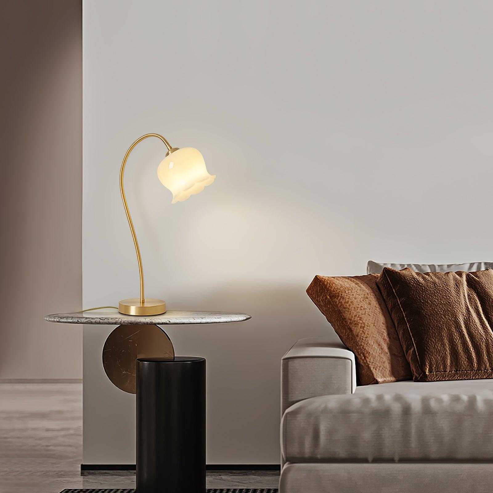Floravyn – Flower-shaped Table Lamp with Natural Design