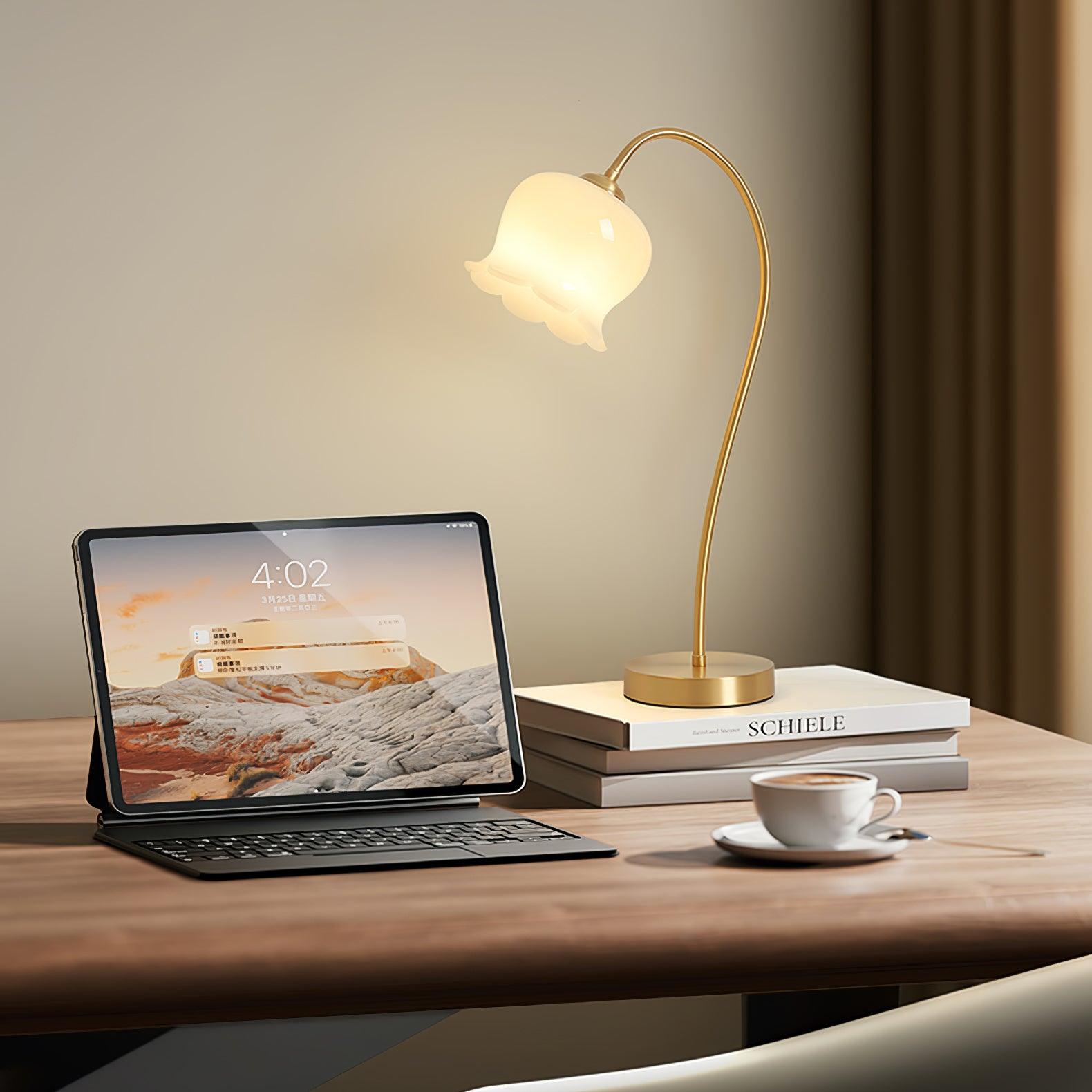 Floravyn – Flower-shaped Table Lamp with Natural Design