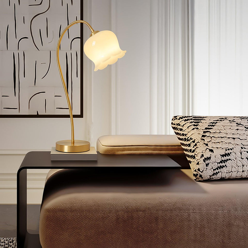 Floravyn – Flower-shaped Table Lamp with Natural Design