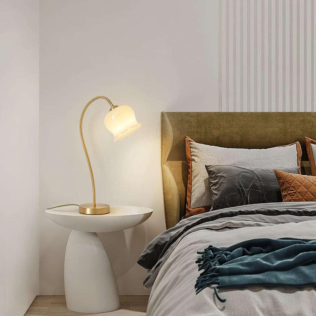 Floravyn – Flower-shaped Table Lamp with Natural Design
