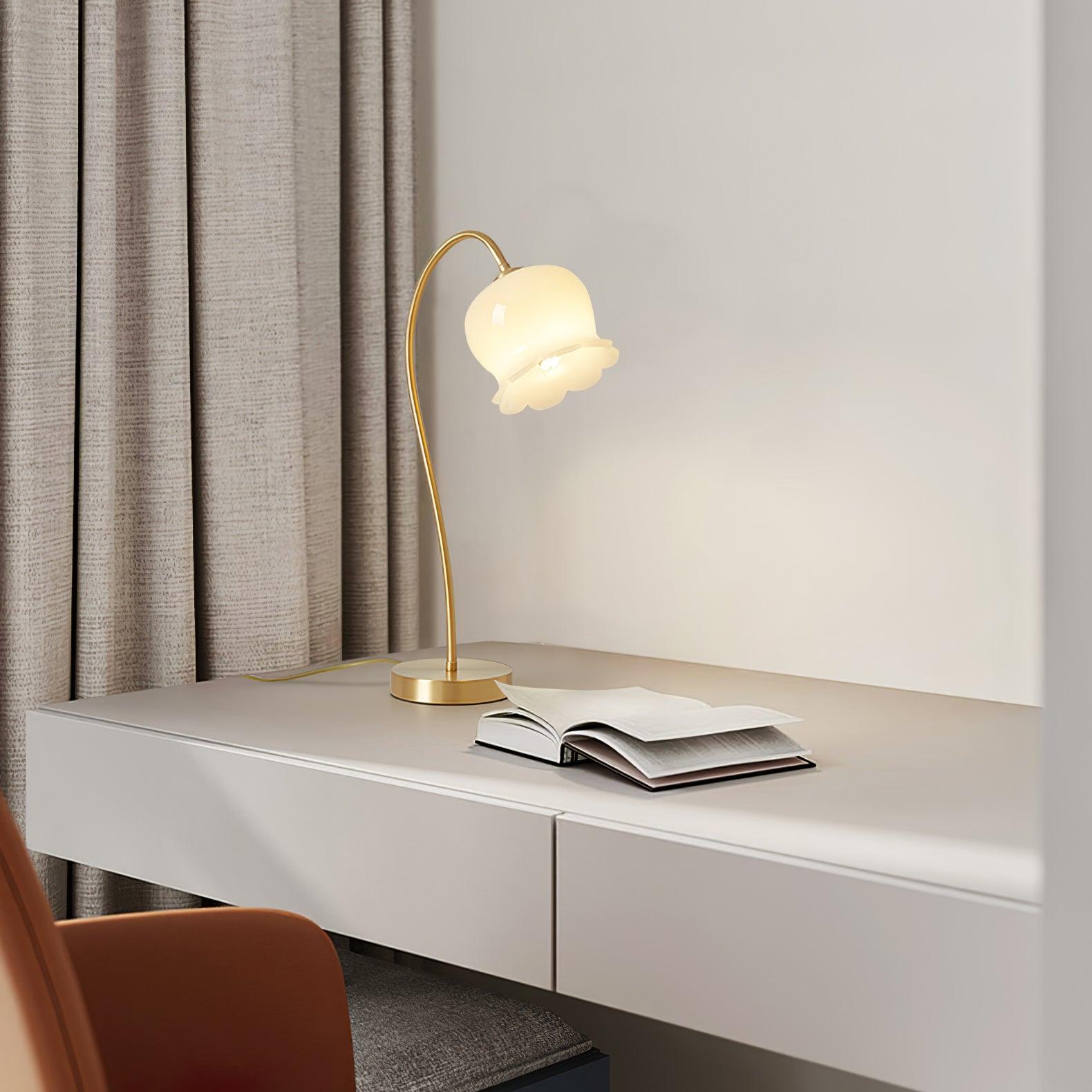 Floravyn – Flower-shaped Table Lamp with Natural Design