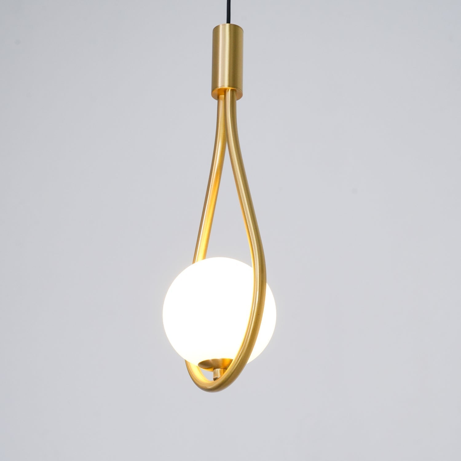 Selvione – Ceiling lamp with Pearl cluster and Elegant light structure