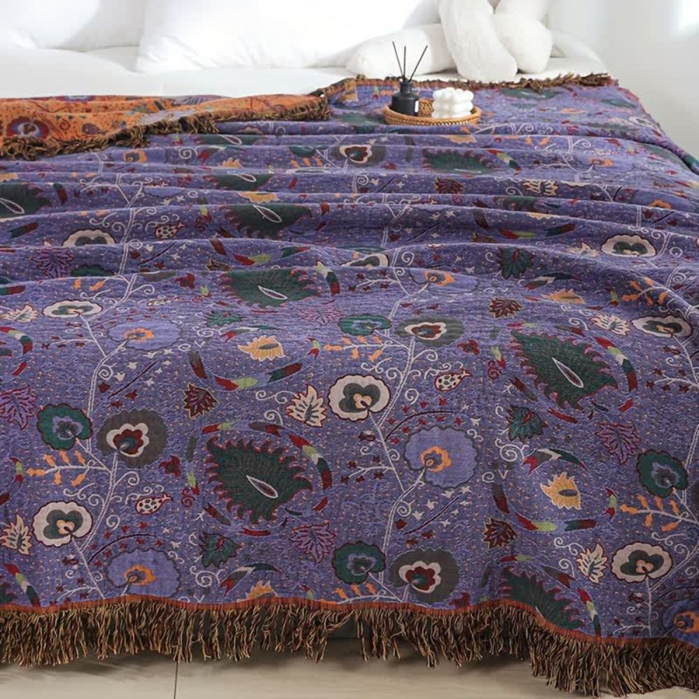 Peacock Loom: Cotton Blanket with Peacock Pattern & Decorative Tassels – for Sofa & Bedroom