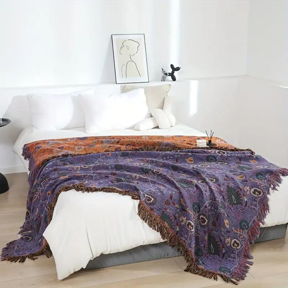 Peacock Loom: Cotton Blanket with Peacock Pattern & Decorative Tassels – for Sofa & Bedroom