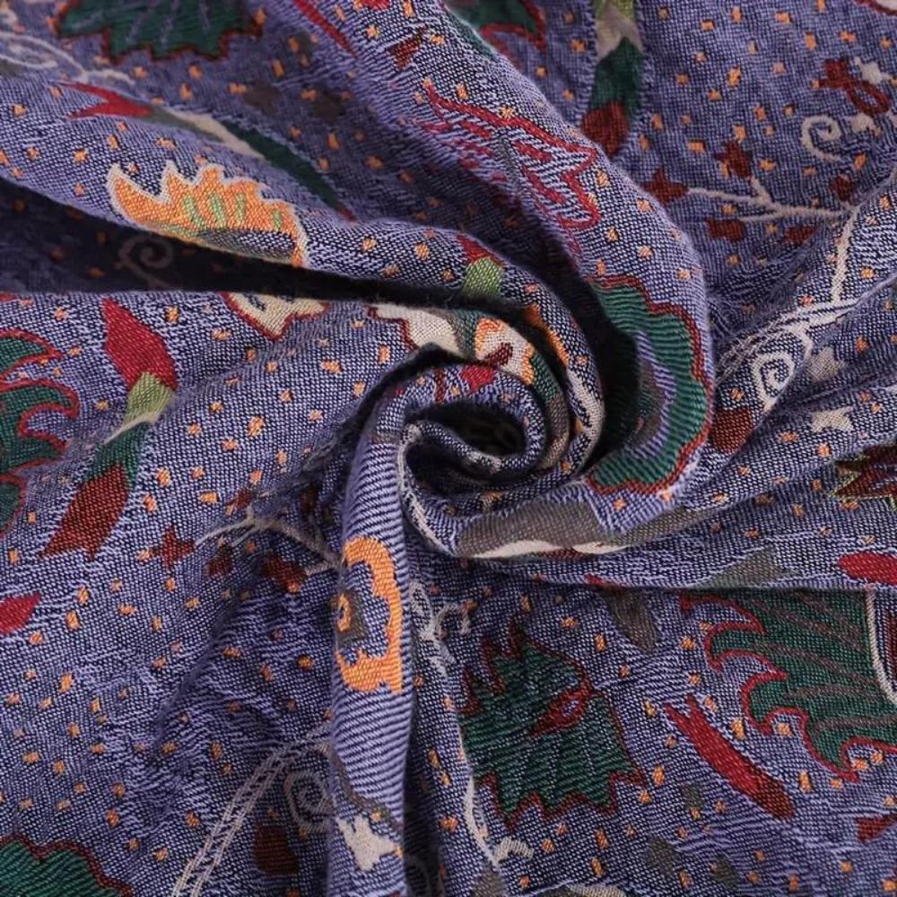Peacock Loom: Cotton Blanket with Peacock Pattern & Decorative Tassels – for Sofa & Bedroom