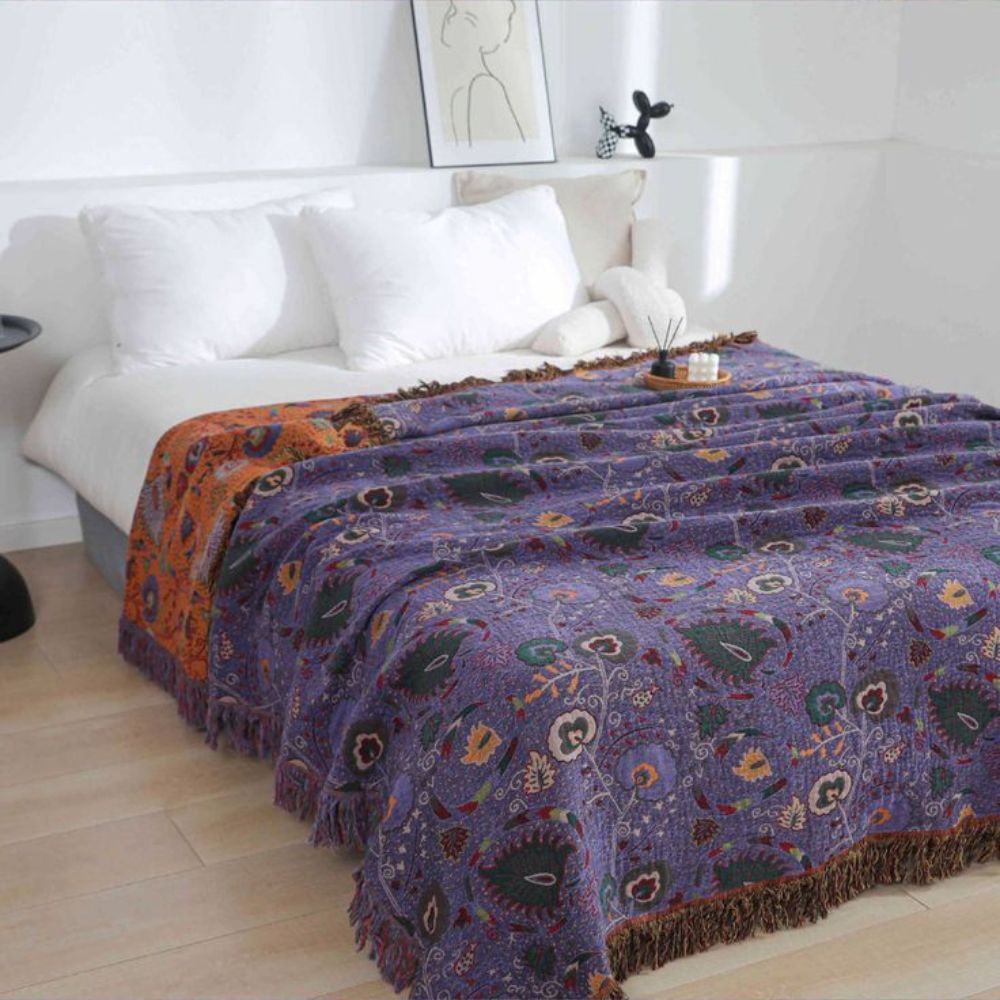 Peacock Loom: Cotton Blanket with Peacock Pattern & Decorative Tassels – for Sofa & Bedroom