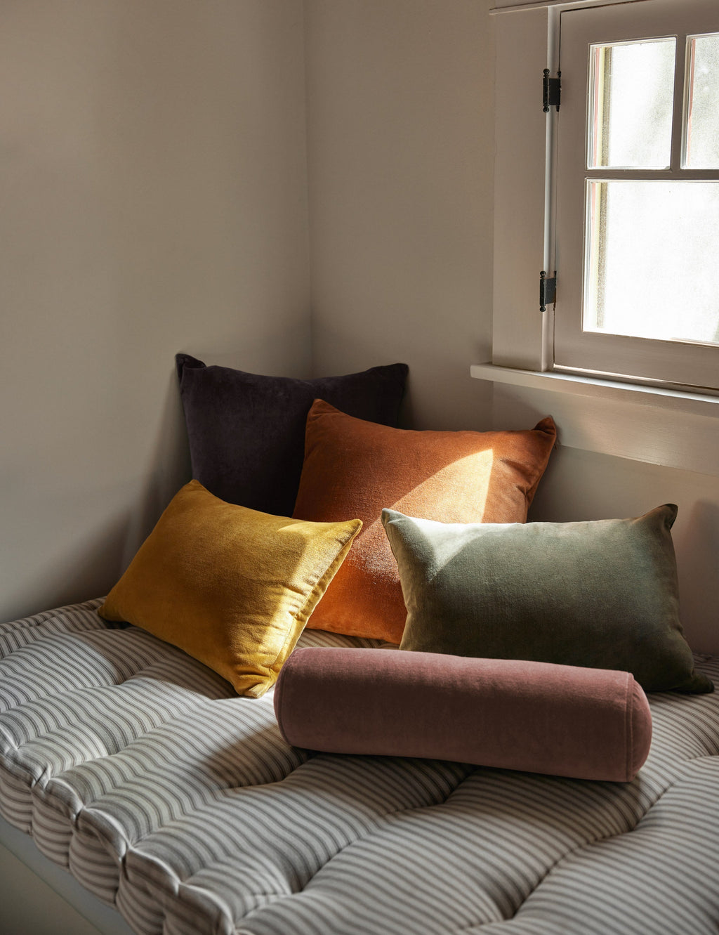 Bela Velvet Pillow | Luxurious Texture, Elegant Finish