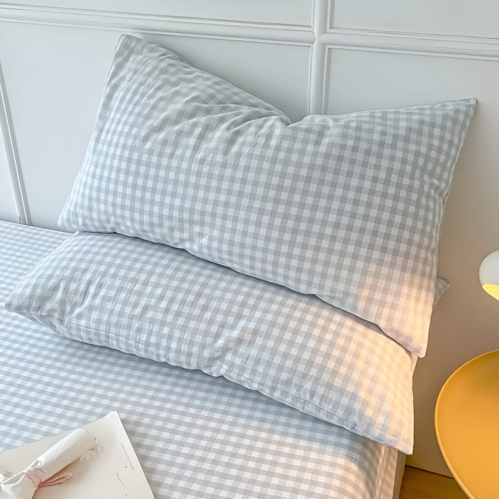 PlaidComfort: Checkered Pillowcase in Classic Design – Easy Care & Decorative for Living Areas (Set of 2)